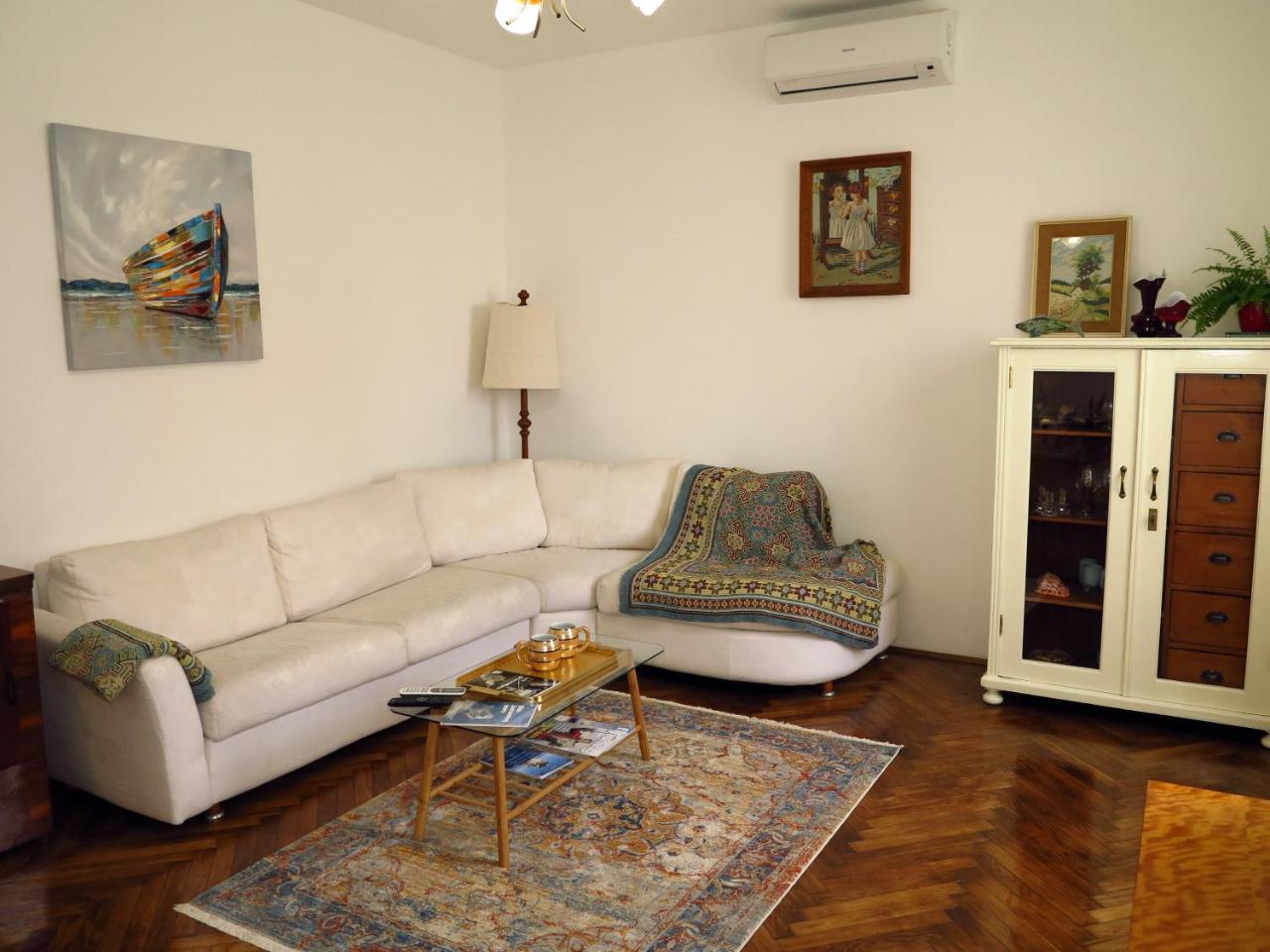 Nada Villa *